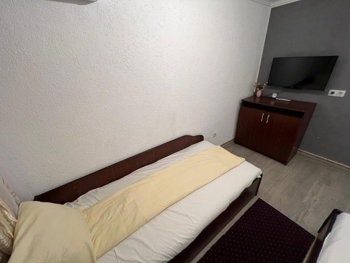 Hotel Vila Delia à Oradea Extérieur photo